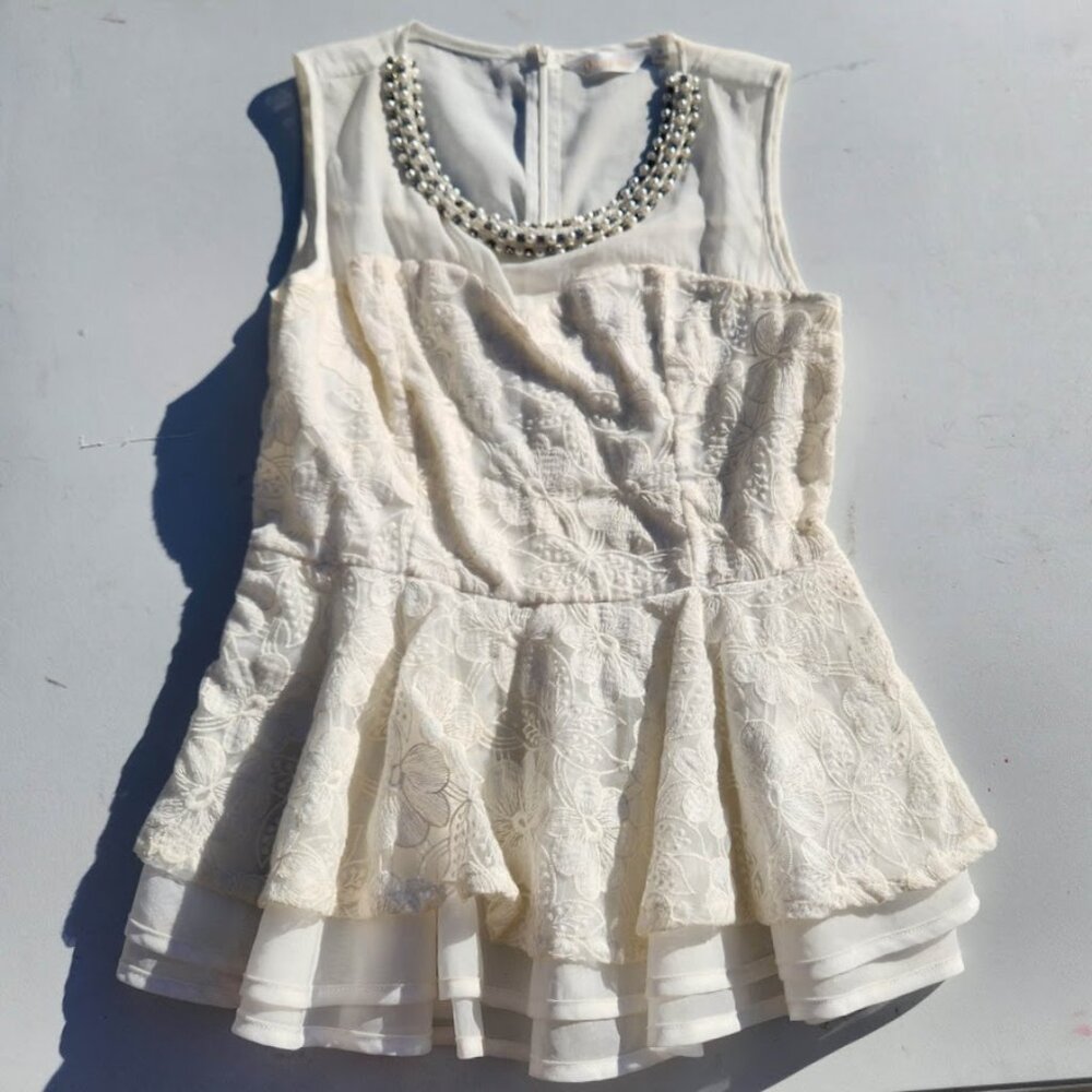 Sleeveless Off-White Lace Peplum Top Shirt w/ Faux Pearl Bead Necklace Neckline